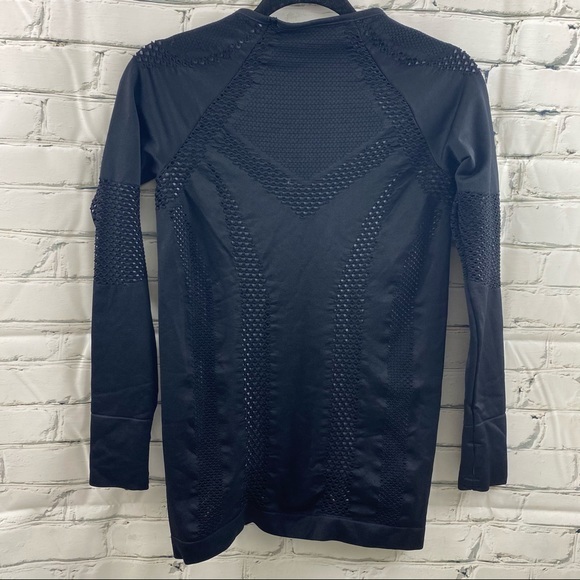 Athleta stretch long sleeve with grey liner - Picture 5 of 9